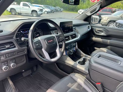 Used 2021 GMC Yukon XL SLT w/ Rear Media and Nav Package AWD/4WD image 10