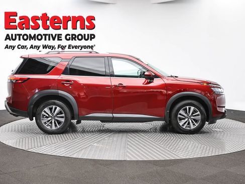 Used 2022 Nissan Pathfinder SL AWD/4WD image 4