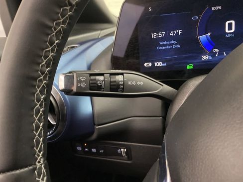 Used 2025 Chevrolet Equinox EV LT w/ Convenience Package image 22