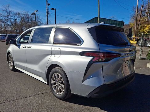 Used 2021 Toyota Sienna LE image 22