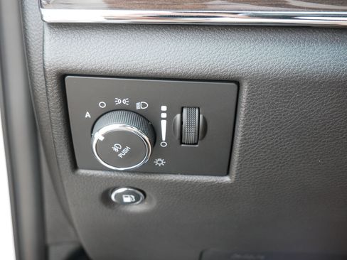Used 2018 Jeep Grand Cherokee Overland w/ Jeep Active Safety Group AWD/4WD image 26