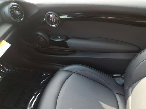 Used 2019 MINI Cooper 2-Door Hardtop w/ Signature Upholstery Package FWD image 26