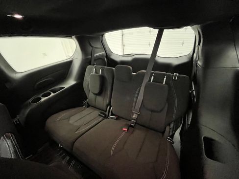 Used 2023 Chrysler Pacifica Touring FWD image 37