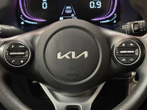 Used 2025 Kia Soul LX w/ LX Technology Package FWD image 21