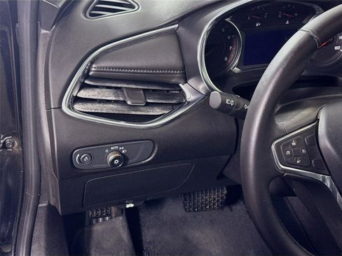 Used 2017 Chevrolet Malibu LT w/ Leather Package image 4