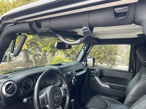 Used 2015 Jeep Wrangler Sport image 23