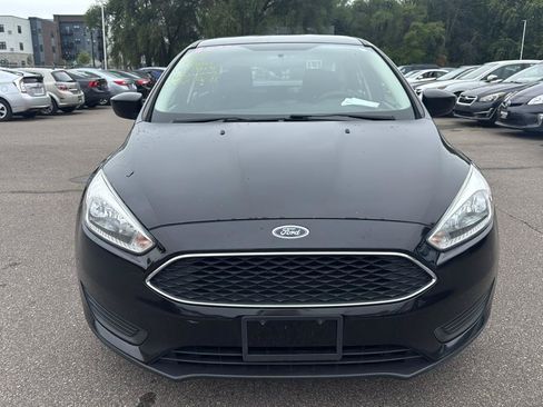 Used 2018 Ford Focus SE FWD image 2