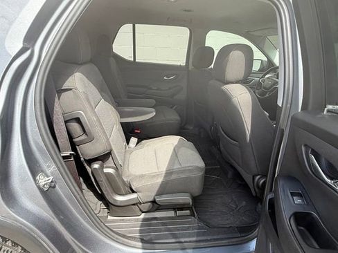 Used 2021 Chevrolet Traverse LT FWD image 14