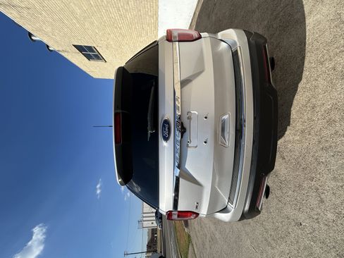 Used 2018 Ford Explorer XLT w/ Equipment Group 201A FWD image 7