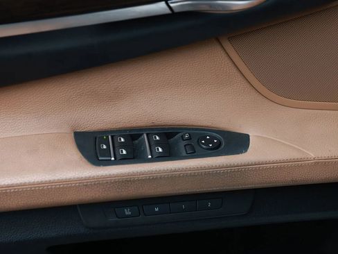 Used 2011 BMW 740i image 42