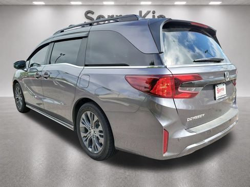 Used 2025 Honda Odyssey Touring image 3