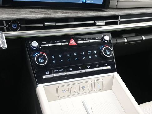 Used 2025 Hyundai Santa Fe Limited AWD/4WD image 18
