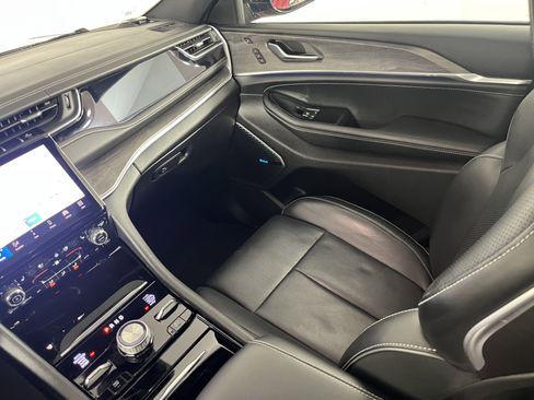 Used 2023 Jeep Grand Cherokee Overland w/ Advanced Protech Group III image 11