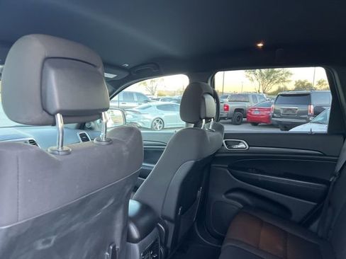 Used 2019 Jeep Grand Cherokee Laredo w/ Security & Convenience Group image 22