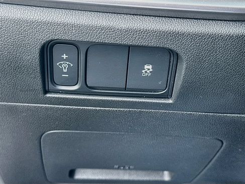 Certified 2025 Kia Sorento LX FWD image 10