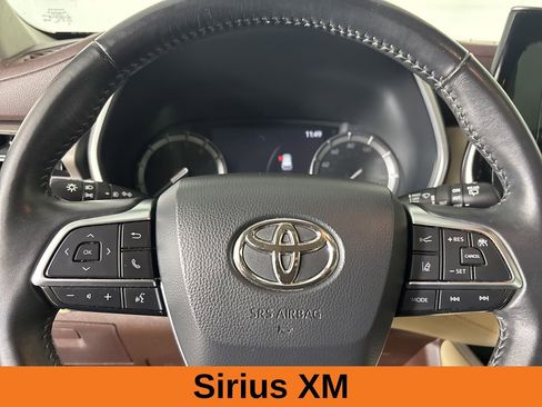 Used 2020 Toyota Highlander XLE image 14