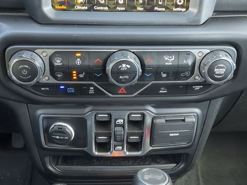 Used 2023 Jeep Wrangler Sahara w/ Cold Weather Group image 27