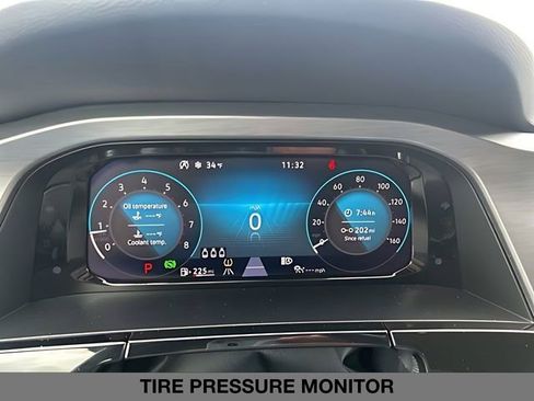 Used 2025 Volkswagen Atlas Cross Sport SE image 18