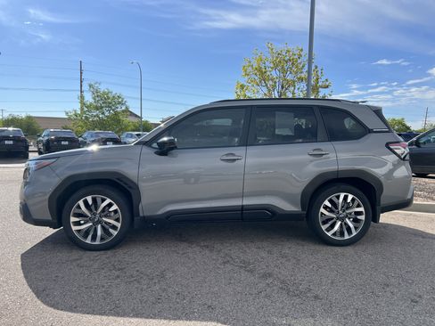 Used 2025 Subaru Forester Touring AWD/4WD image 14