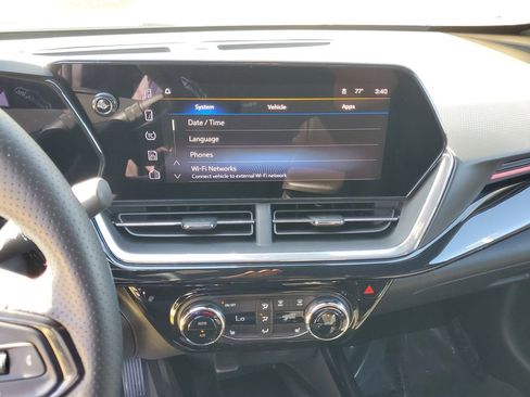 Used 2024 Chevrolet Trax RS w/ Sunroof Package FWD image 29
