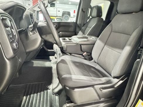 Used 2019 Chevrolet Silverado 1500 Custom w/ Custom Value Package AWD/4WD image 7