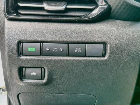Used 2025 Nissan Sentra SR FWD image 19