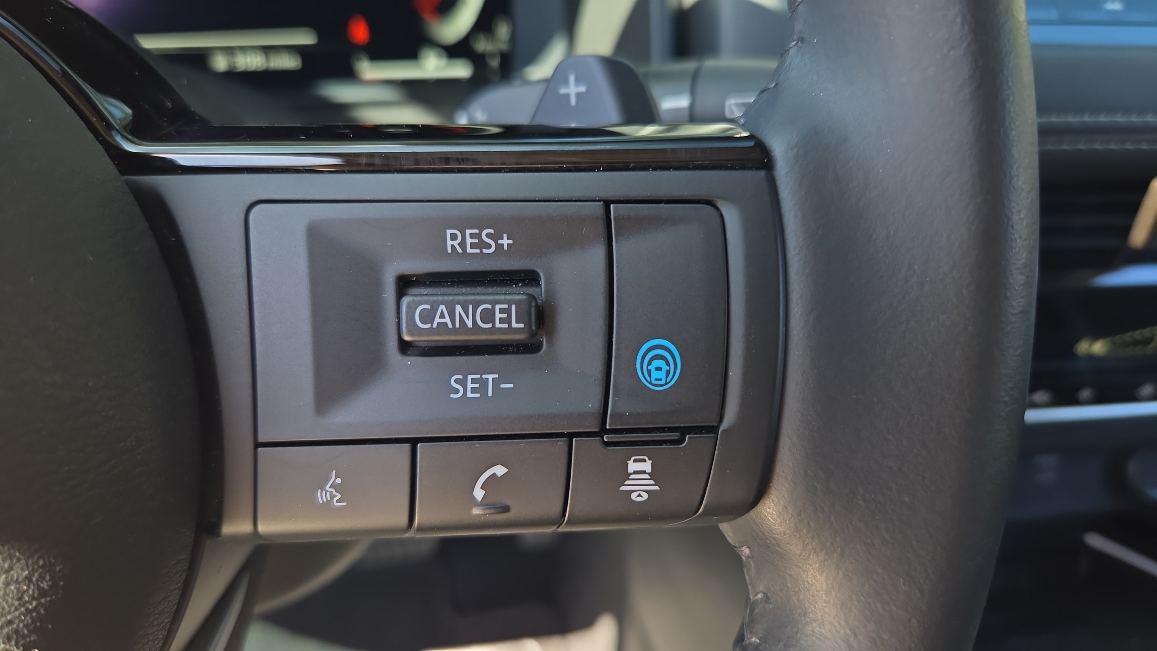 Used 2024 Nissan Rogue SL FWD image 30