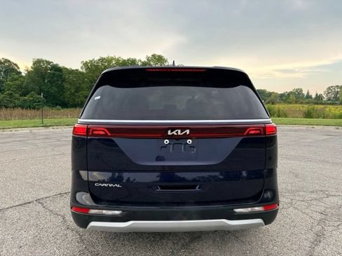 Certified 2024 Kia Carnival LX FWD image 4