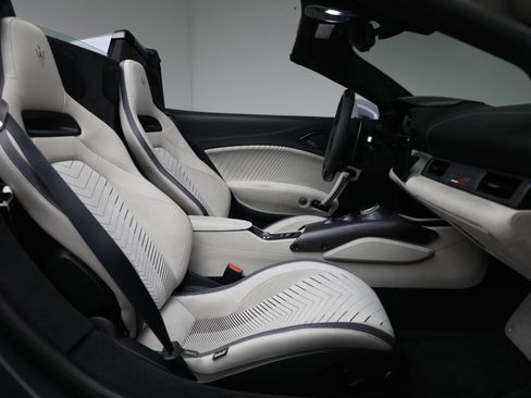 Used 2023 Maserati MC20 Spyder image 25