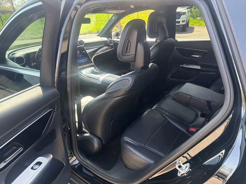Used 2024 Mercedes-Benz GLC 300 4MATIC image 24
