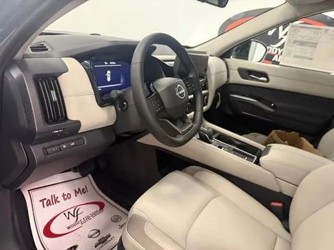 New 2026 Nissan Pathfinder SL image 13