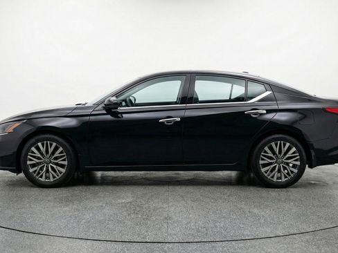 Used 2025 Nissan Altima 2.5 SV image 5