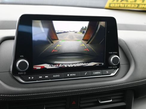 Used 2025 Nissan Rogue SV FWD image 28