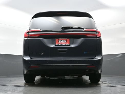 Used 2021 Chrysler Pacifica Touring w/ Uconnect Theater Family Group image 31