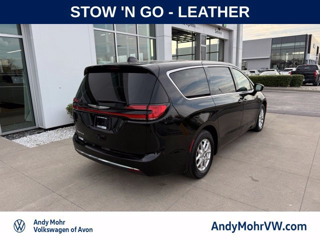 Used 2024 Chrysler Pacifica Touring-L FWD image 6