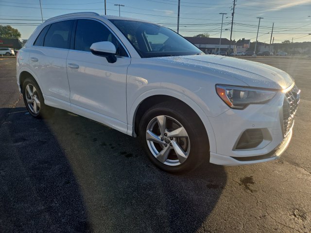 Used 2020 Audi Q3 2.0T Premium w/ Convenience Package AWD/4WD image 2