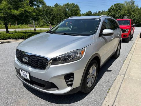 Used 2019 Kia Sorento AWD w/ LX Convenience Package image 3