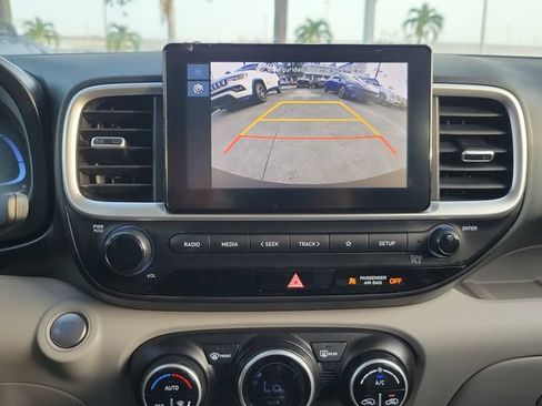 Used 2024 Hyundai Venue SEL FWD image 21