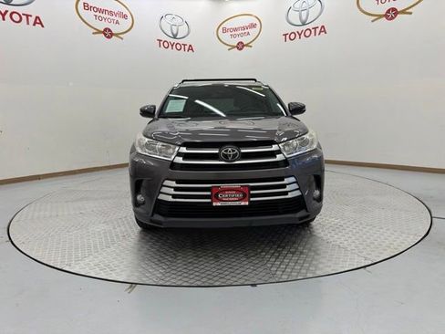 Used 2019 Toyota Highlander XLE FWD image 4