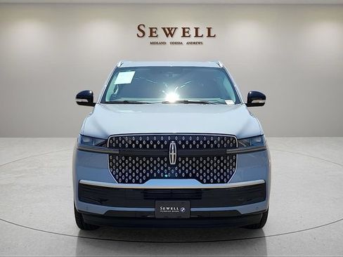 Used 2026 Lincoln Navigator Reserve AWD/4WD image 8