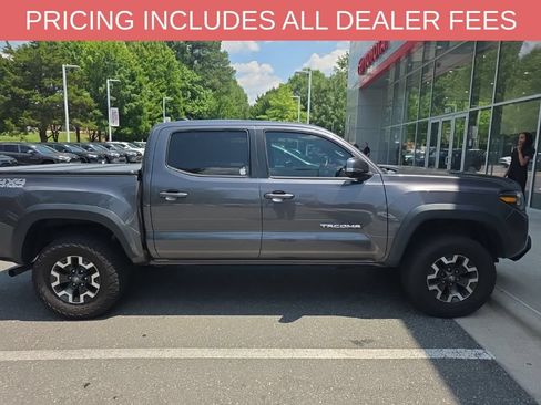 Used 2020 Toyota Tacoma TRD Off-Road w/ TRD Premium Off Road Package AWD/4WD image 8