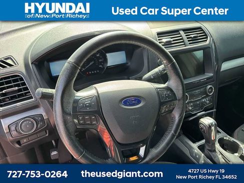 Used 2018 Ford Explorer XLT w/ Equipment Group 202A image 11