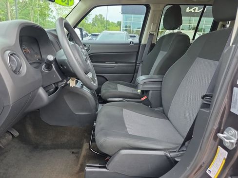 Used 2017 Jeep Patriot Sport w/ Power Value Group FWD image 9
