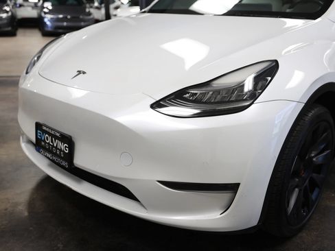 Used 2021 Tesla Model Y Long Range AWD/4WD image 11