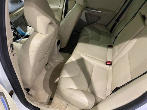 Used 2016 Volvo XC60 T6 AWD/4WD image 18