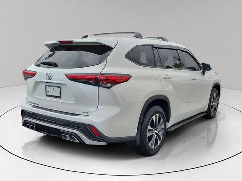 Used 2021 Toyota Highlander XLE FWD image 6