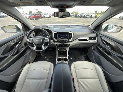 Used 2024 GMC Terrain SLT w/ Infotainment Package II AWD/4WD image 10