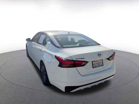 Used 2025 Nissan Altima 2.5 SV FWD image 11