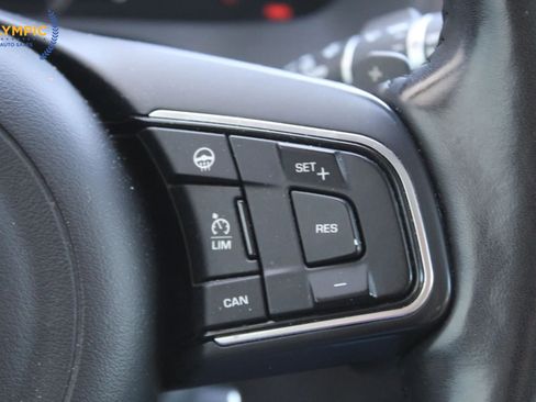 Used 2017 Jaguar F-PACE Prestige image 19