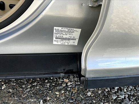 Used 2018 Ford Taurus Limited image 29